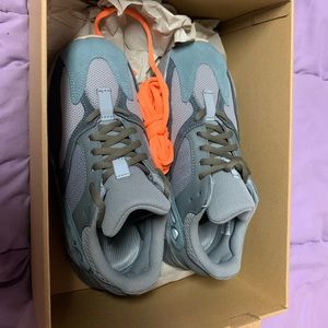 Authentic Adidas Yeezy Boost 700